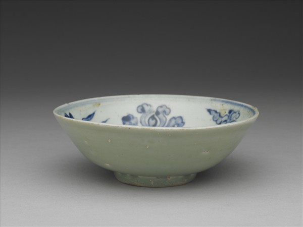 青釉青花裡花卉紋碗
