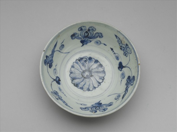 青釉青花裡花卉紋碗