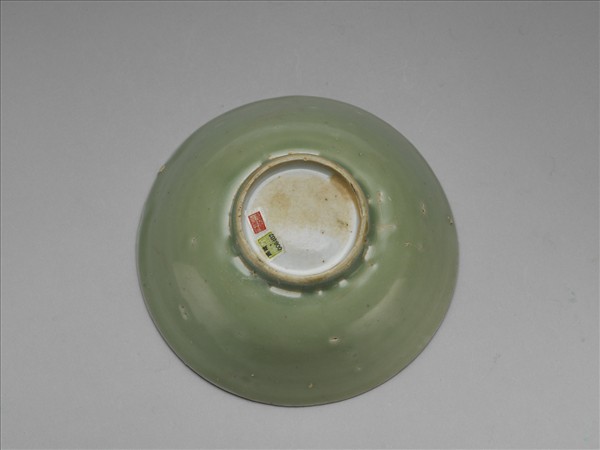 青釉青花裡花卉紋碗