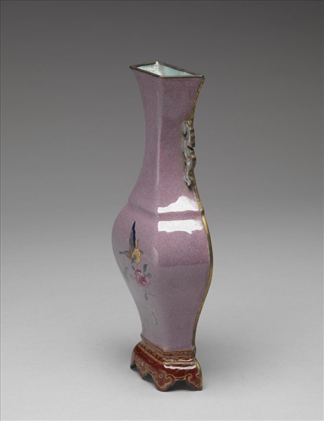 銅胎畫琺瑯紫地花蝶紋轎瓶