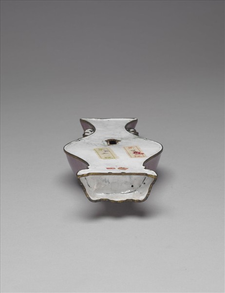 銅胎畫琺瑯紫地花蝶紋轎瓶