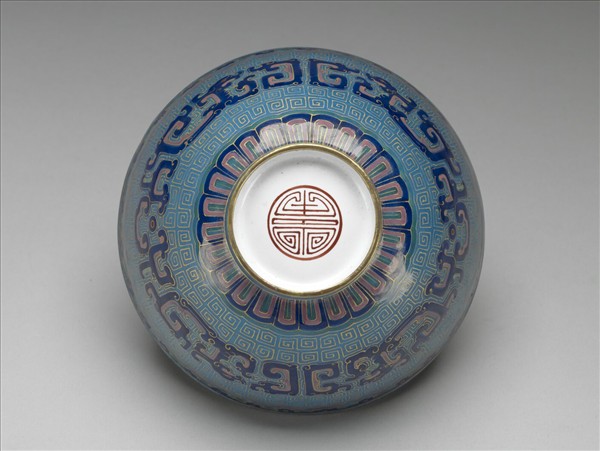 銅胎畫琺瑯藍地龍紋碗