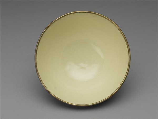 銅胎畫琺瑯藍地龍紋碗