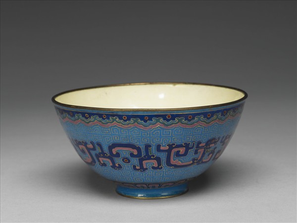 銅胎畫琺瑯藍地龍紋碗