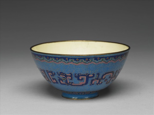 銅胎畫琺瑯藍地龍紋碗