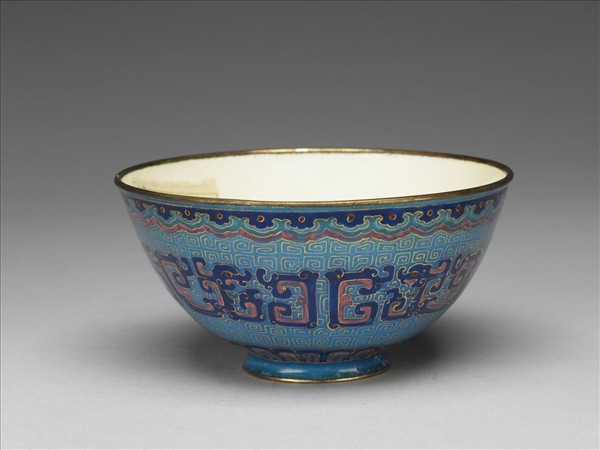 銅胎畫琺瑯藍地龍紋碗