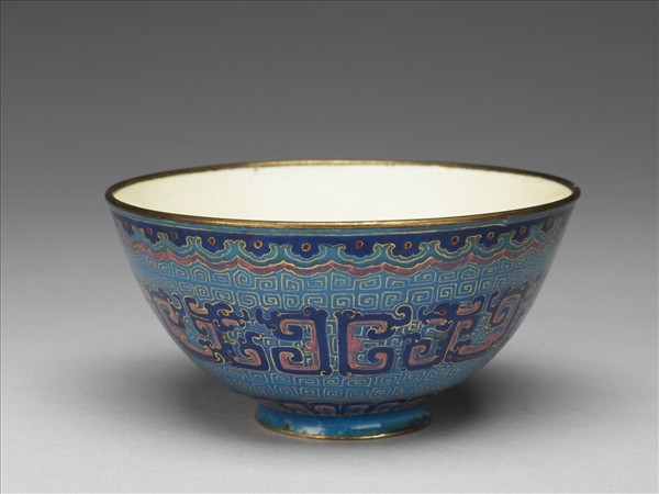 銅胎畫琺瑯藍地龍紋碗