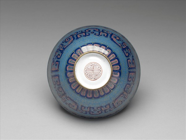 銅胎畫琺瑯藍地龍紋碗