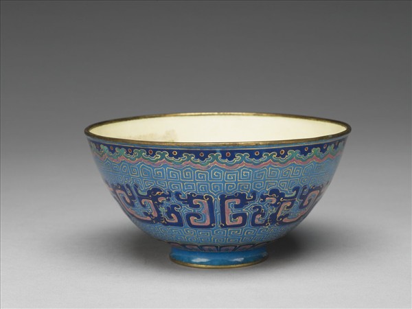 銅胎畫琺瑯藍地龍紋碗