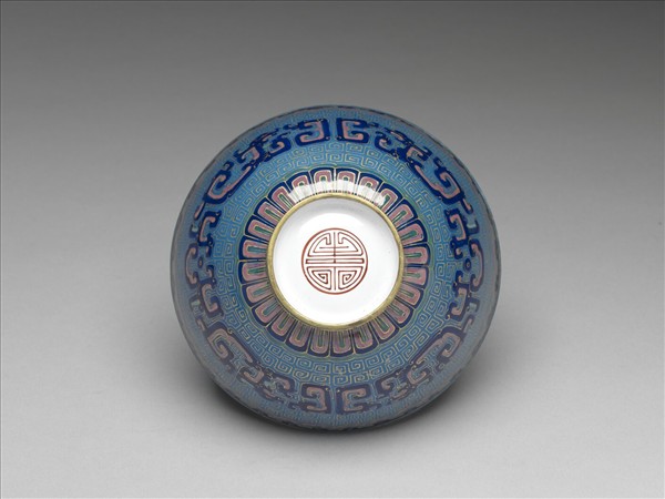 銅胎畫琺瑯藍地龍紋碗