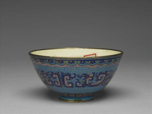 銅胎畫琺瑯藍地龍紋碗