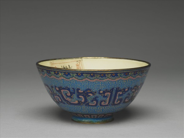 銅胎畫琺瑯藍地龍紋碗