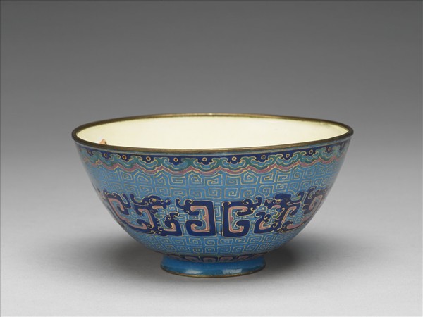 銅胎畫琺瑯藍地龍紋碗