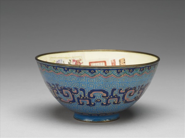 銅胎畫琺瑯藍地龍紋碗