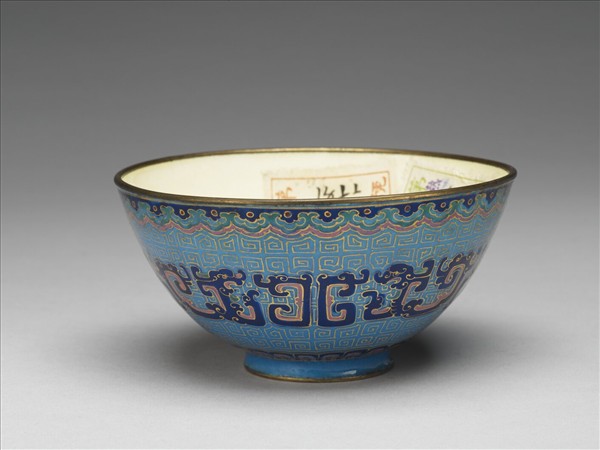 銅胎畫琺瑯藍地龍紋碗