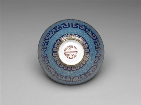 銅胎畫琺瑯藍地龍紋碗