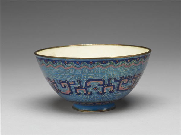 銅胎畫琺瑯藍地龍紋碗