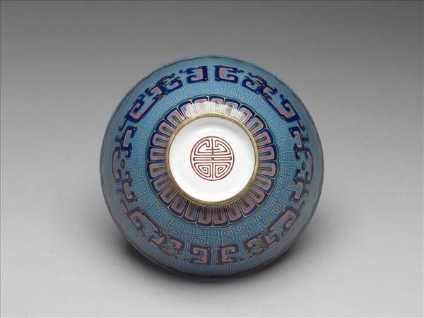 銅胎畫琺瑯藍地龍紋碗