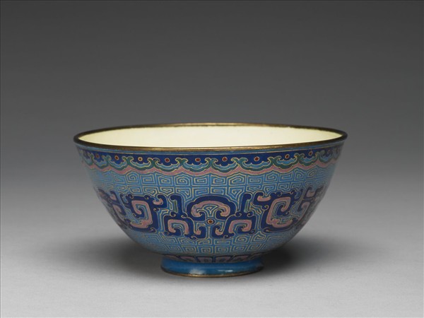 銅胎畫琺瑯藍地龍紋碗