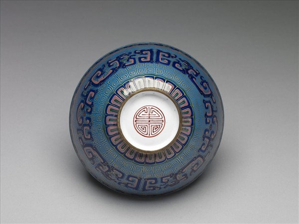 銅胎畫琺瑯藍地龍紋碗