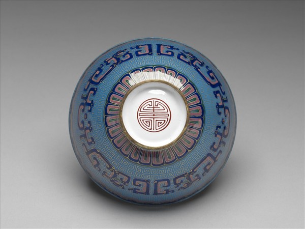 銅胎畫琺瑯藍地龍紋碗