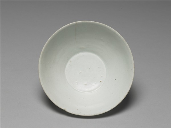 青白瓷蓮瓣紋碗