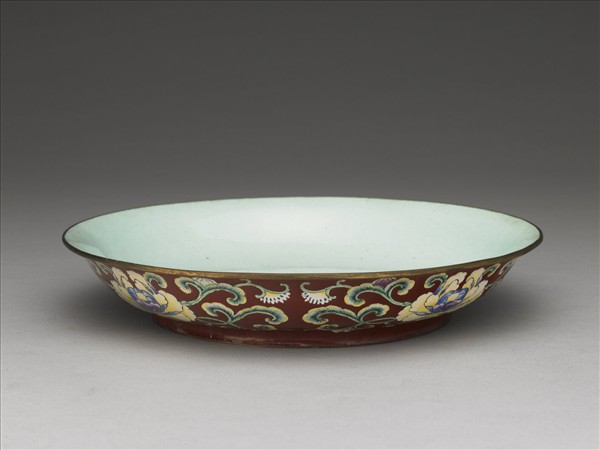 銅胎畫琺瑯紅地花卉紋盤