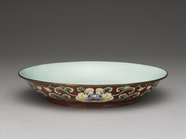 銅胎畫琺瑯紅地花卉紋盤