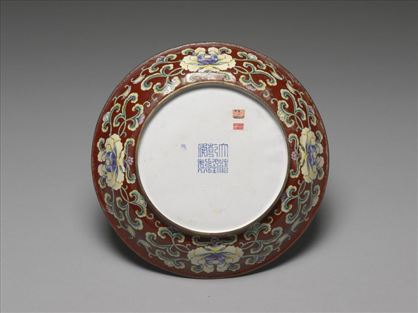 銅胎畫琺瑯紅地花卉紋盤