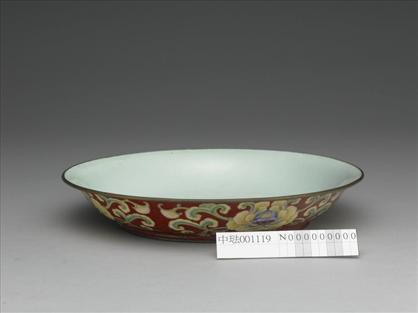 銅胎畫琺瑯紅地花卉紋盤