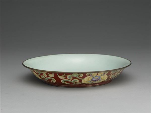 銅胎畫琺瑯紅地花卉紋盤