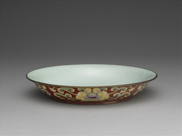 銅胎畫琺瑯紅地花卉紋盤