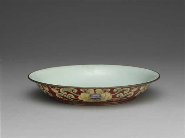 銅胎畫琺瑯紅地花卉紋盤