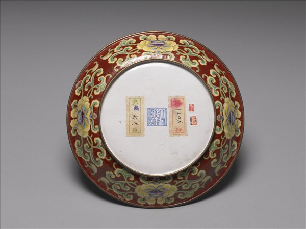 銅胎畫琺瑯紅地花卉紋盤