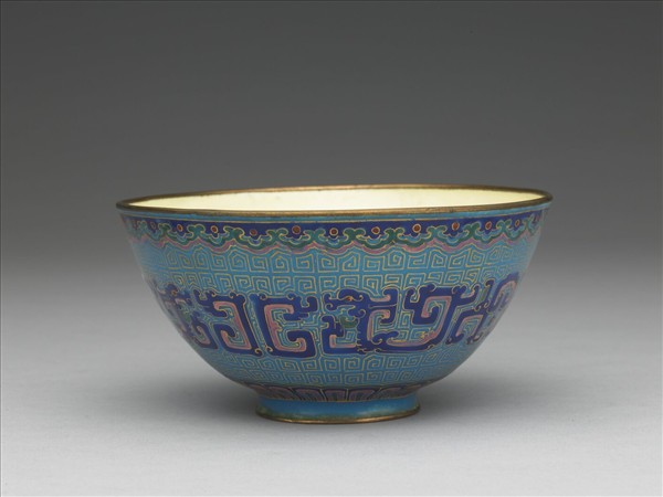 銅胎畫琺瑯藍地龍紋碗