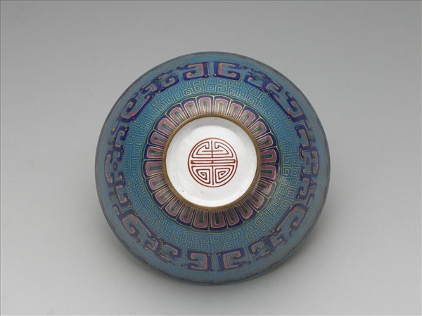 銅胎畫琺瑯藍地龍紋碗