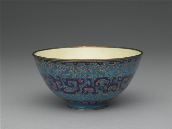 銅胎畫琺瑯藍地龍紋碗