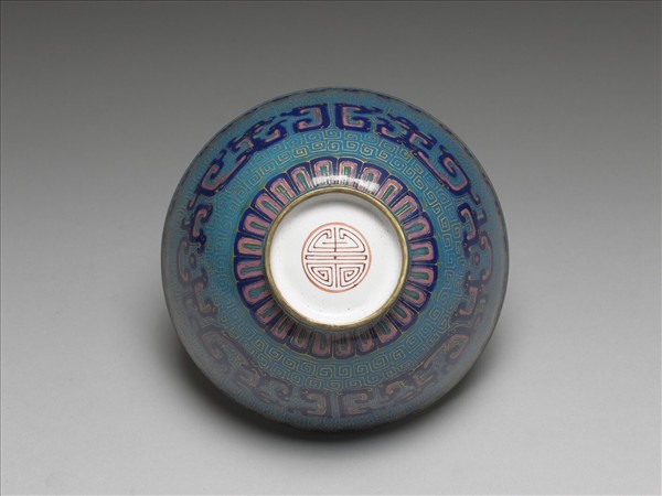 銅胎畫琺瑯藍地龍紋碗