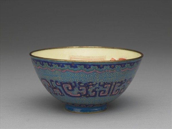 銅胎畫琺瑯藍地龍紋碗