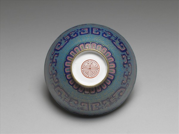 銅胎畫琺瑯藍地龍紋碗