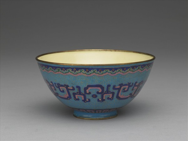 銅胎畫琺瑯藍地龍紋碗