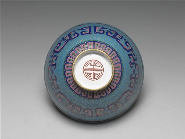 銅胎畫琺瑯藍地龍紋碗