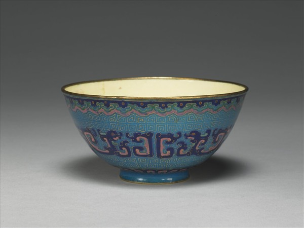 銅胎畫琺瑯藍地龍紋碗