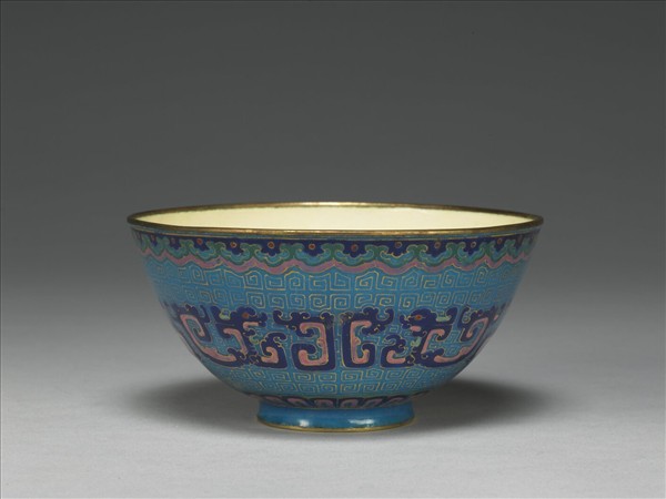 銅胎畫琺瑯藍地龍紋碗