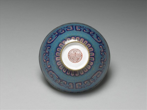 銅胎畫琺瑯藍地龍紋碗