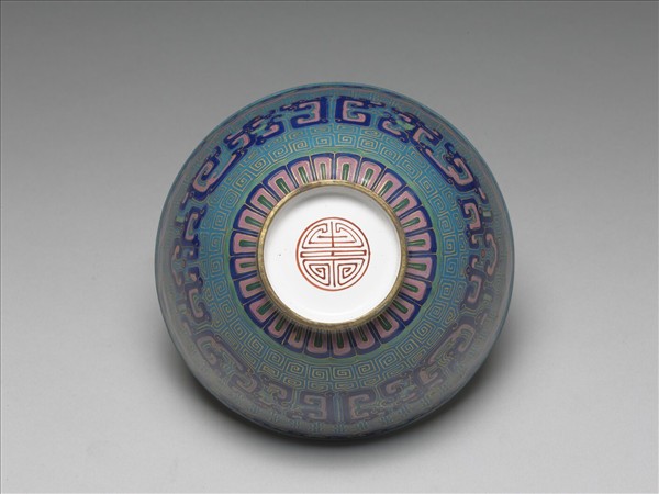 銅胎畫琺瑯藍地龍紋碗