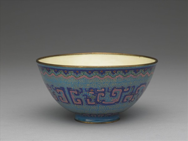 銅胎畫琺瑯藍地龍紋碗