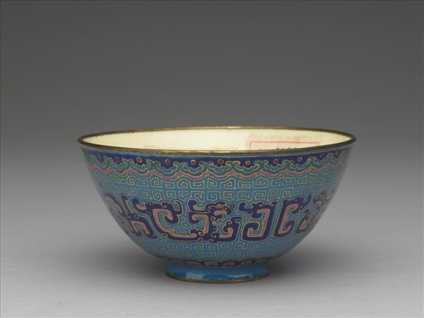 銅胎畫琺瑯藍地龍紋碗