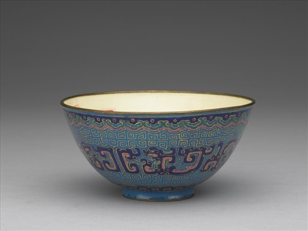 銅胎畫琺瑯藍地龍紋碗