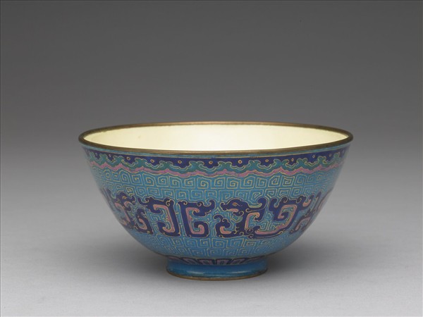 銅胎畫琺瑯藍地龍紋碗